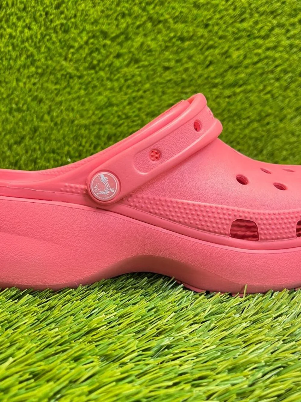 Crocs Classic Platform Clog Womens Size 7 Pink Beach Walking Outdoor Sandals